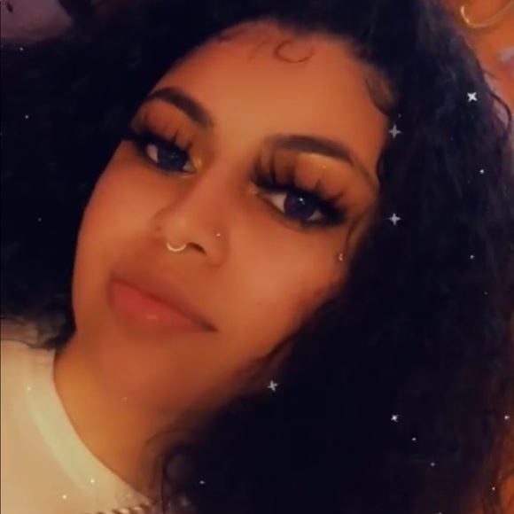 Meet your Posher, Kayla - Picture 6 of 16